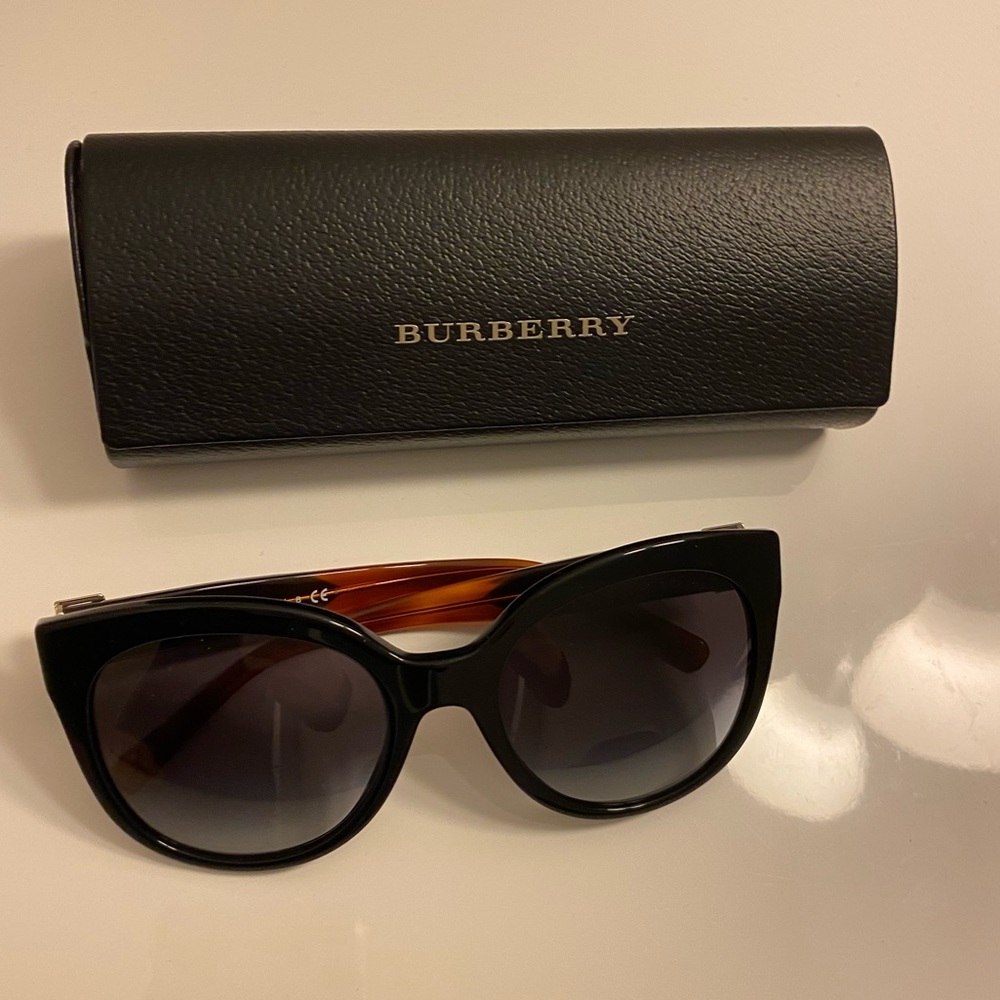 Burberry Black Frame Gray Gradient Lens Sunglasses